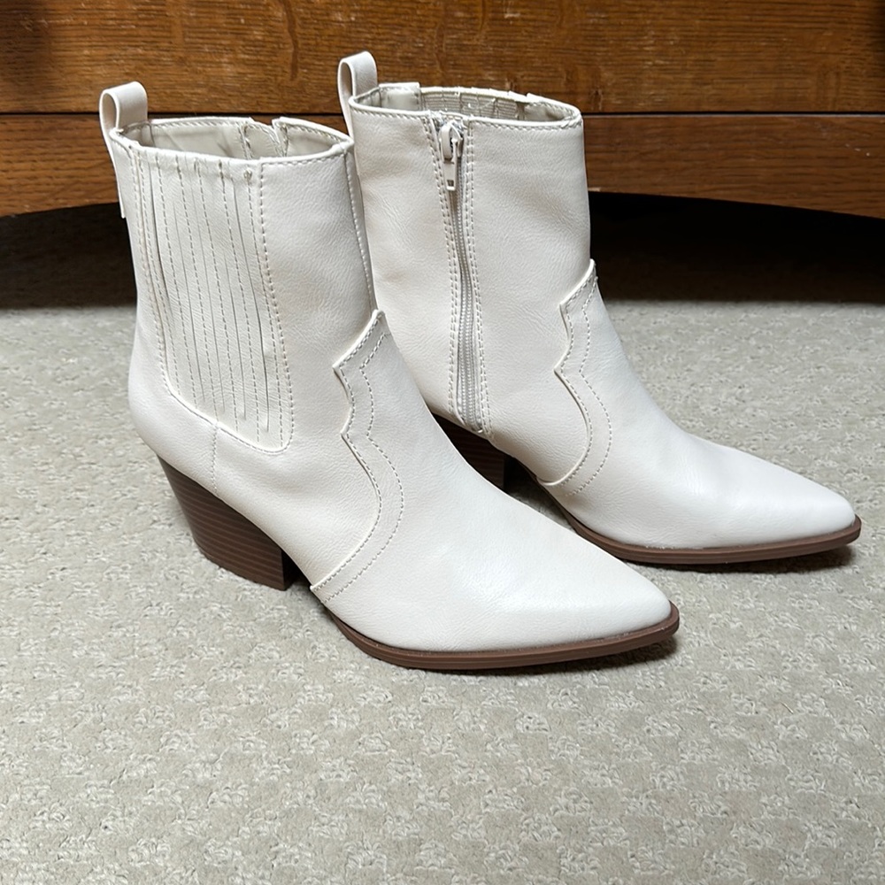 Cream bridal ankle cowboy boots, Size 7